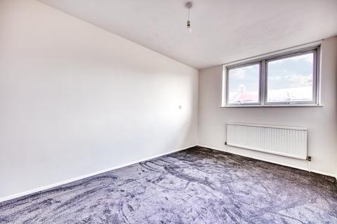 Flat 10, Kenwood House, 10 Cyprus Road, London, N9 9QE