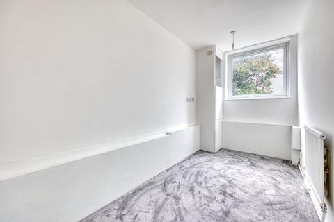 Flat 10, Kenwood House, 10 Cyprus Road, London, N9 9QE