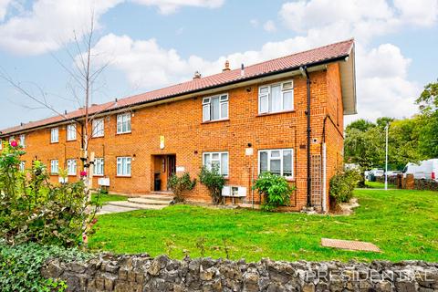 1 bedroom flat for sale, The Glade, Clayhall IG5