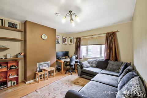 1 bedroom flat for sale, The Glade, Clayhall IG5