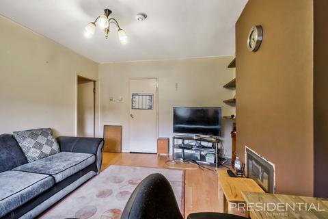 1 bedroom flat for sale, The Glade, Clayhall IG5