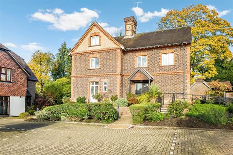 2 bedroom maisonette for sale, Church Road, Haslemere