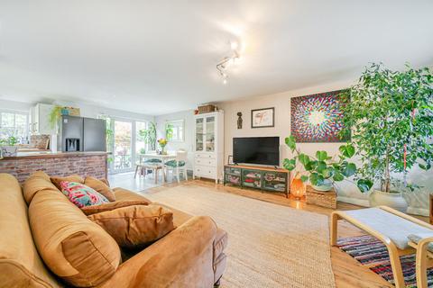 4 bedroom semi-detached house for sale, Bascombe Grove, Dartford