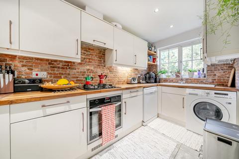 4 bedroom semi-detached house for sale, Bascombe Grove, Dartford