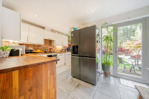 4 bedroom semi-detached house for sale, Bascombe Grove, Dartford