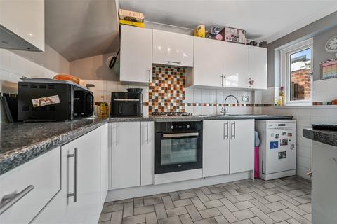 3 bedroom semi-detached house for sale, Kingfisher Close, Colchester
