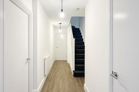 6 bedroom semi-detached house to rent, West End Street, High Wycombe