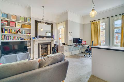 1 bedroom flat to rent, Lavender Gardens, London SW11