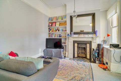 1 bedroom flat to rent, Lavender Gardens, London SW11