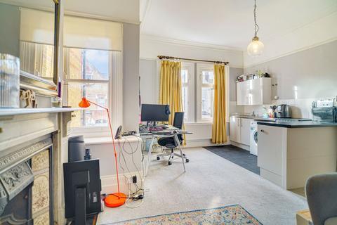 1 bedroom flat to rent, Lavender Gardens, London SW11