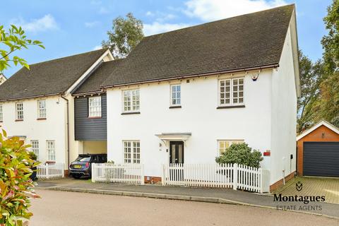 4 bedroom detached house for sale, Tempest Mead, North Weald, CM16