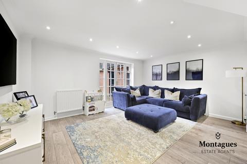 4 bedroom detached house for sale, Tempest Mead, North Weald, CM16