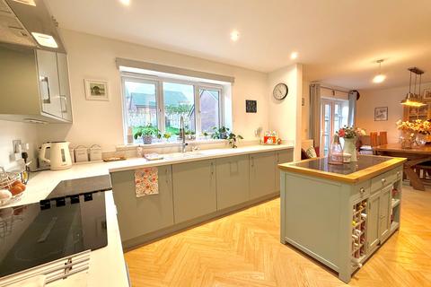 4 bedroom detached house for sale, Wroughton, Swindon SN4