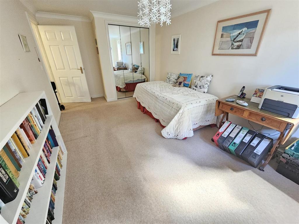 Bedroom 1 (2).jpg
