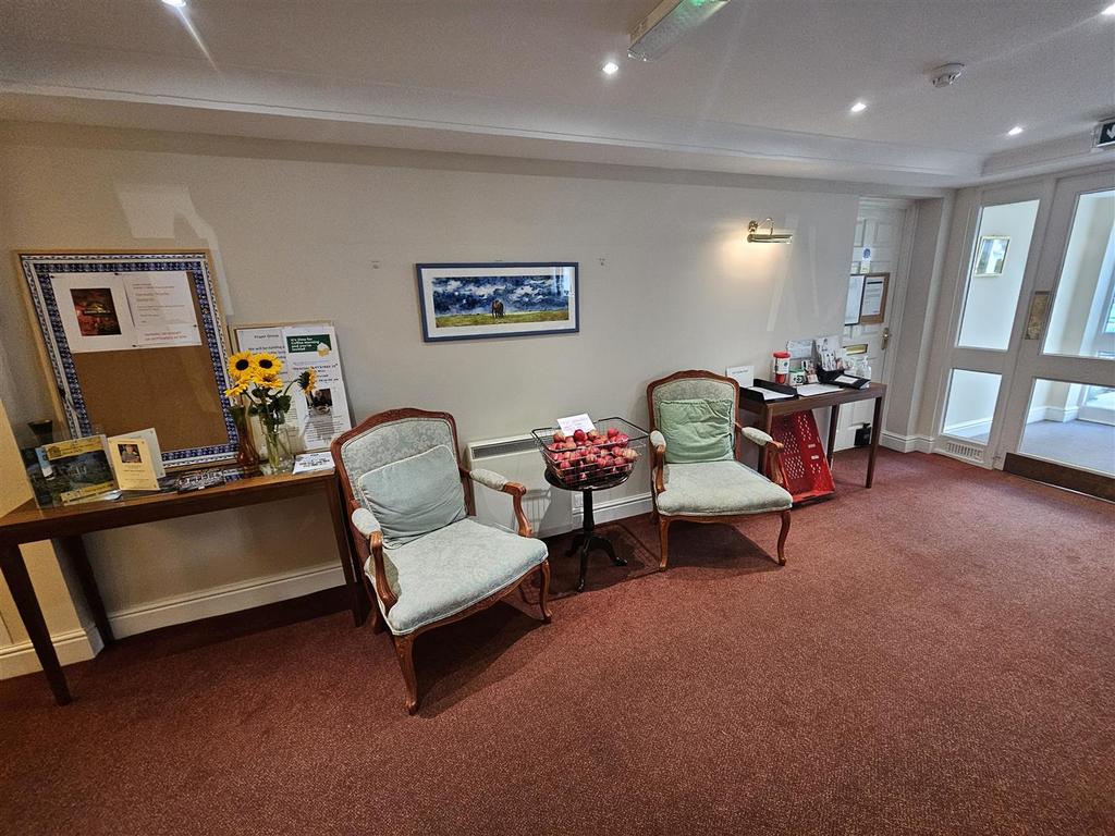 Communal Entrance Lobby.jpg