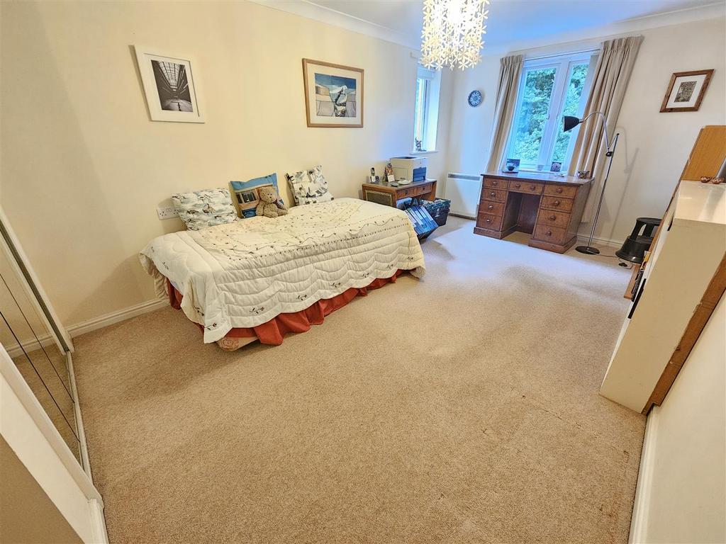 Bedroom 1.jpg