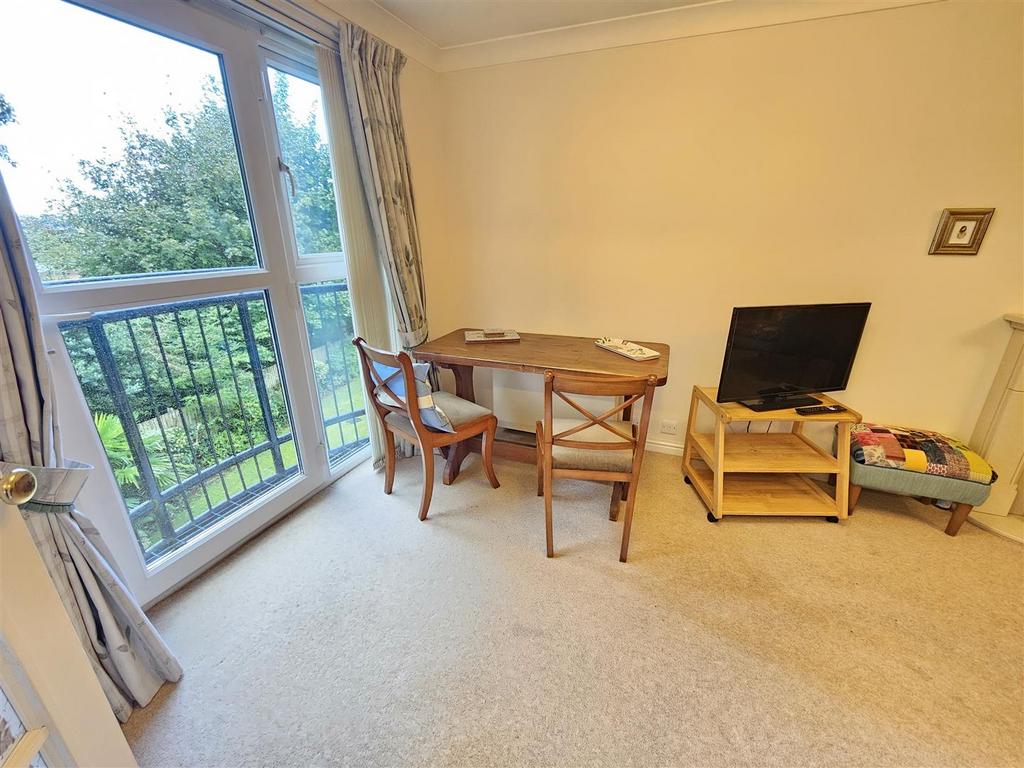 Dining Area.jpg