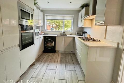 4 bedroom detached house for sale, Dorchester Park, Cheshire WA7