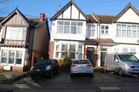 1 bedroom flat for sale, Manor Road, Westcliff On Sea