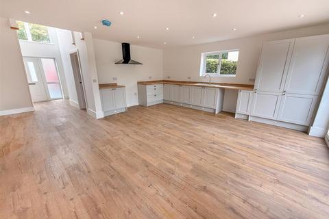 4 bedroom detached house for sale, Pant