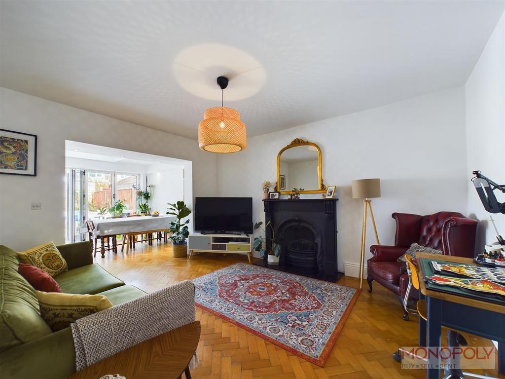 CAM01979 G0-PR0231-STILL008.jpg