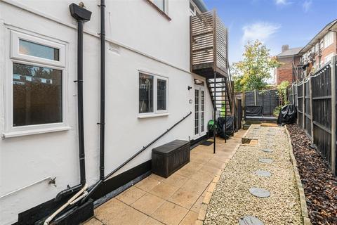 2 bedroom maisonette for sale, Carshalton Road, Carshalton