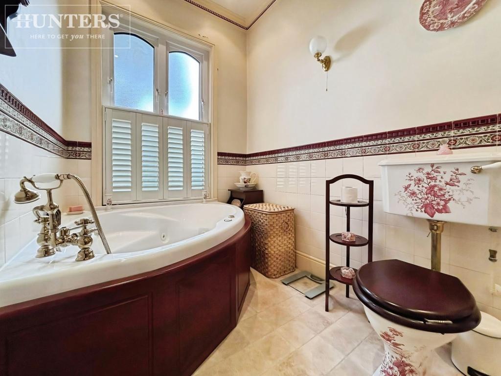 Pbox-bathroom-341358.jpg
