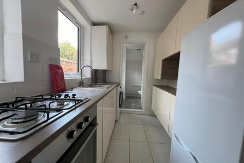 3 bedroom house to rent, Military Road, Northampton NN1