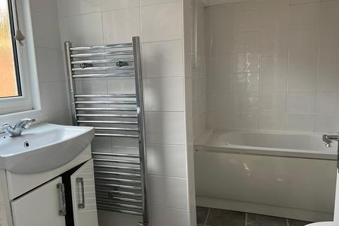3 bedroom house to rent, Military Road, Northampton NN1