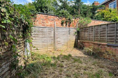 3 bedroom house to rent, Military Road, Northampton NN1