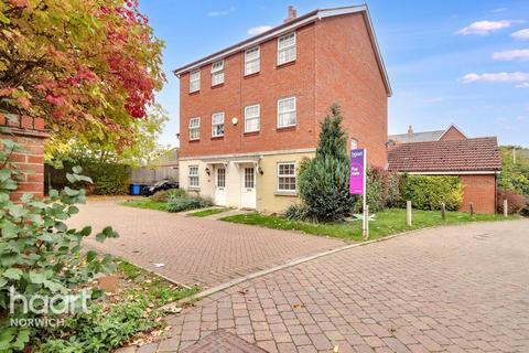 4 bedroom townhouse for sale, Copenhagen Way, Norwich