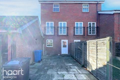 4 bedroom townhouse for sale, Copenhagen Way, Norwich