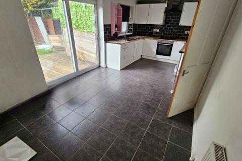4 bedroom terraced house for sale, Dulverton Place, Beeston, Leeds, LS11 0LB