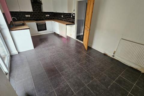4 bedroom terraced house for sale, Dulverton Place, Beeston, Leeds, LS11 0LB
