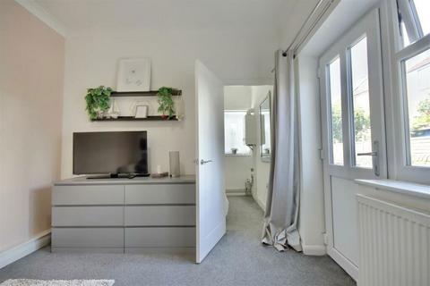 1 bedroom apartment for sale, Wimbledon Park Road, Southsea, Hampshire, PO5 2PT