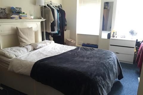 3 bedroom apartment to rent, Burnham Court, Brent Street, London