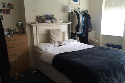 3 bedroom apartment to rent, Burnham Court, Brent Street, London