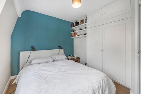 3 bedroom flat to rent, Vicarage Crescent, London, SW11