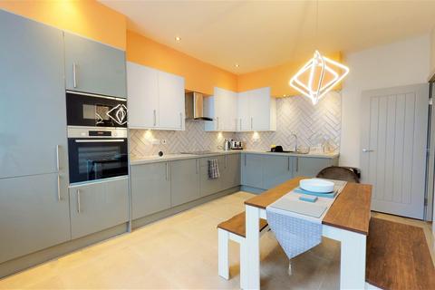 1 bedroom in a house share to rent, The Hollins, Sowerby Bridge