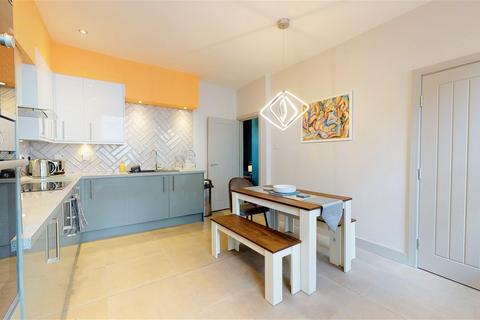 1 bedroom in a house share to rent, The Hollins, Sowerby Bridge