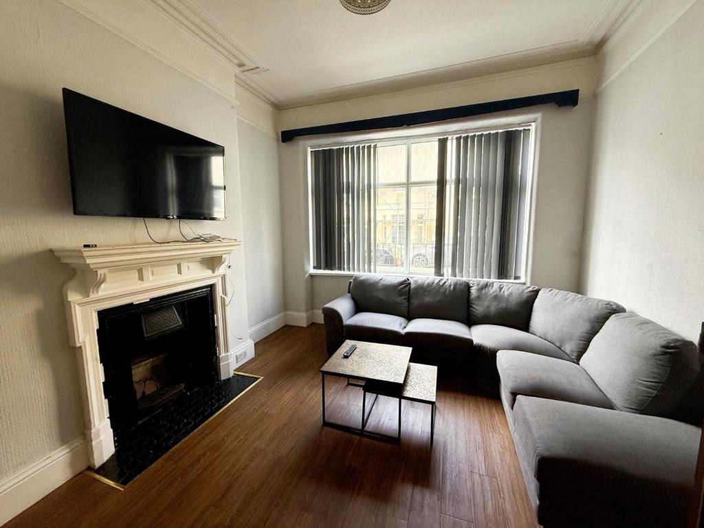 Addison lounge 3.JPG