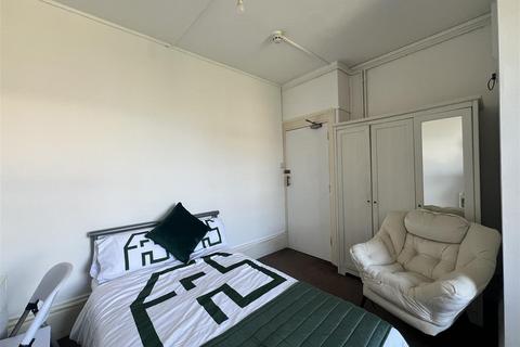 1 bedroom flat to rent, Elphinstone Road, Southsea