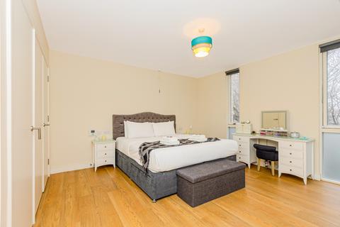 1 bedroom flat to rent, Flat , Winch House Stead Street, London SE17