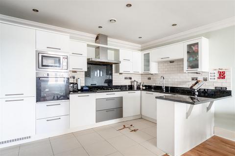 2 bedroom flat for sale, Sussex Road, Haywards Heath