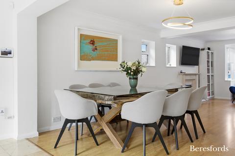 undefined, Holmwood Avenue, Shenfield, CM15