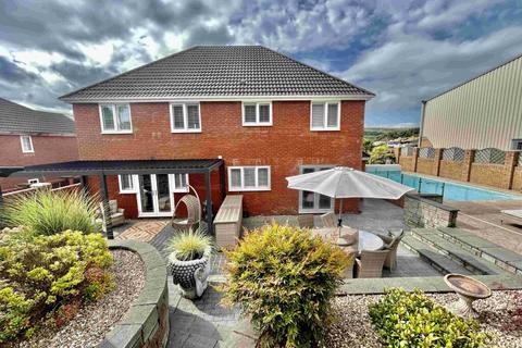 4 bedroom detached house for sale, Gilfach Road, Porth CF39