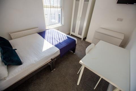 undefined, Hawkins Street, L6 6BY,