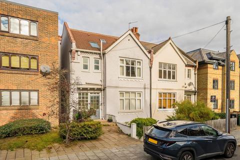 Knollys Road, London SW16