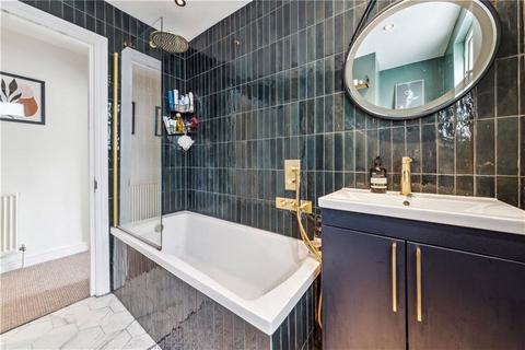 2 bedroom flat for sale, Carminia Road, London SW17
