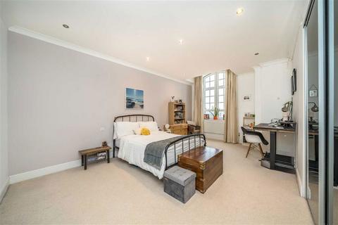 2 bedroom flat for sale, Ferndale Road, London SW4